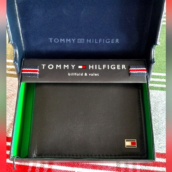 Tommy Hilfiger Other - Tommy Hilfiger Black Leather Bi-Fold Wallet